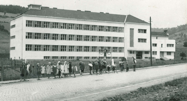 1937