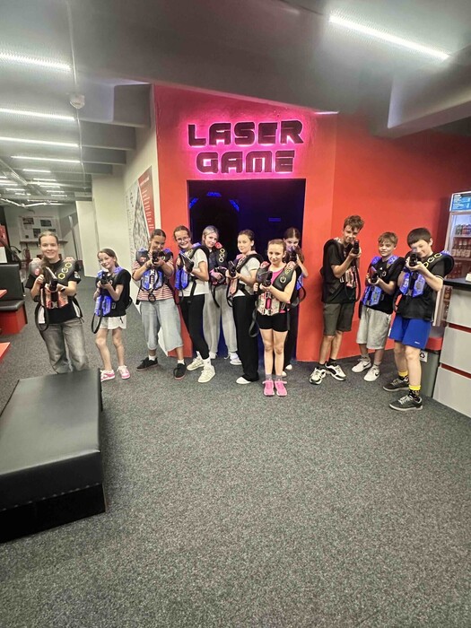 Parlamenťáci v laser aréně